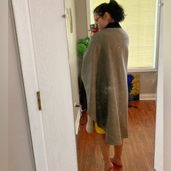 Gucci Men’s RTW Houndstooth Cape - Picture 3 of 10